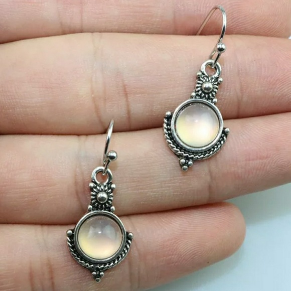 🎀 Stunning Moon Stone Drop Earrings - Picture 5 of 6